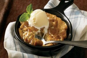Indulgent SALTED CARAMEL COOKIE SKILLET - the perfect sweet ending to your Outback meal
